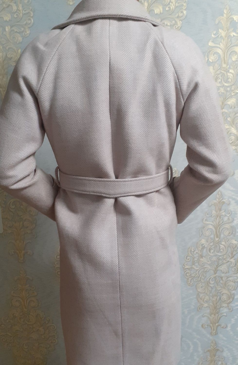 Продам красивое женское пальто. Размер: 46.