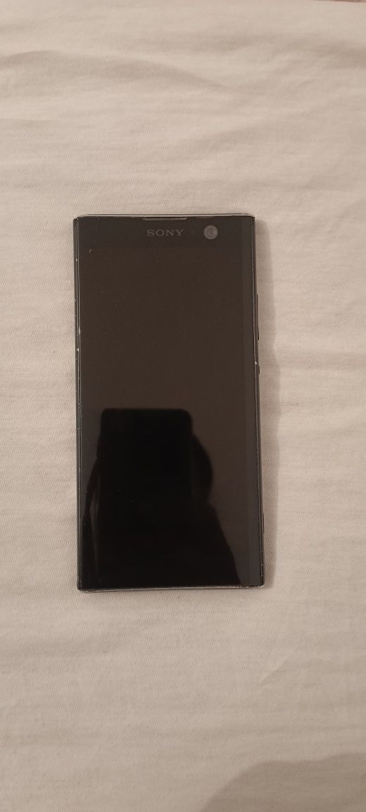 Xperia XA2 в хорошем состоянии