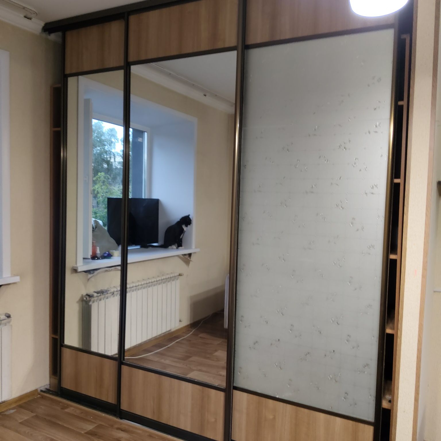 Продам встроенный шкаф купе