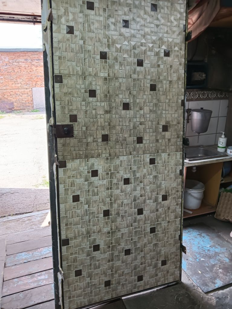 Продам дверь железную