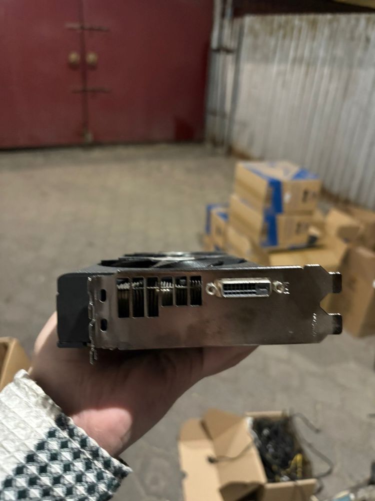 Продам видеокарту RX 570/4gb 256bit only DVI