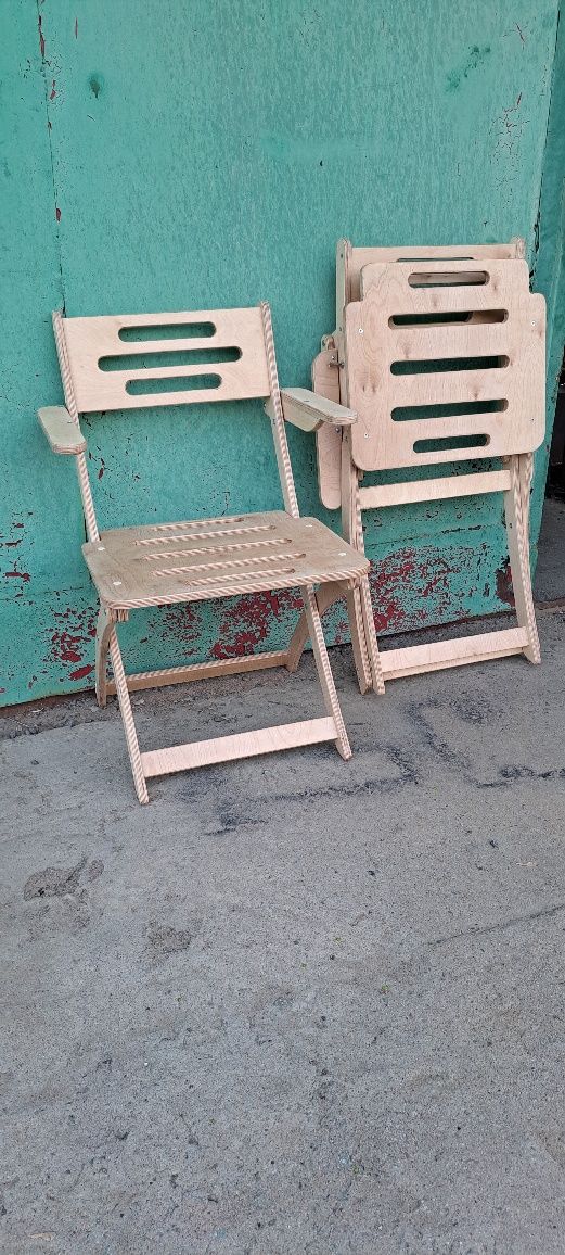 Продам новые складные стулья