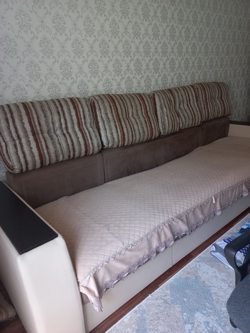 Продам диван 3х метровый