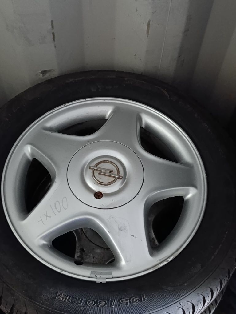 Диски л.п R15 с резиной 4*100 на Опель