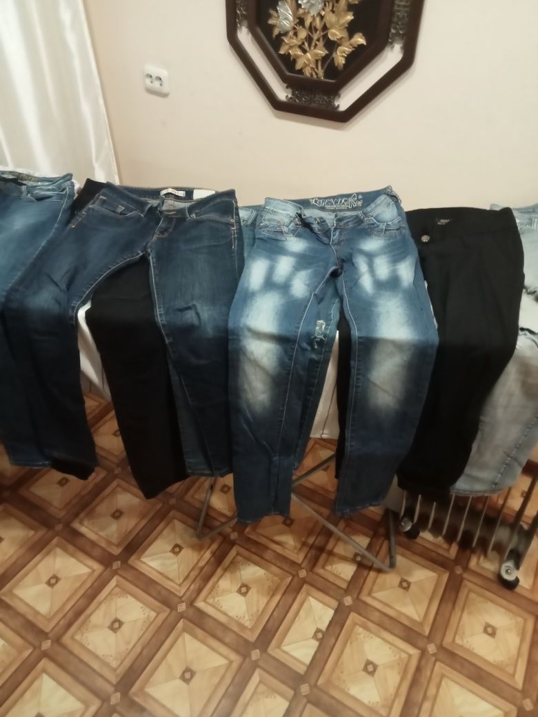 Продаю женские джинсы