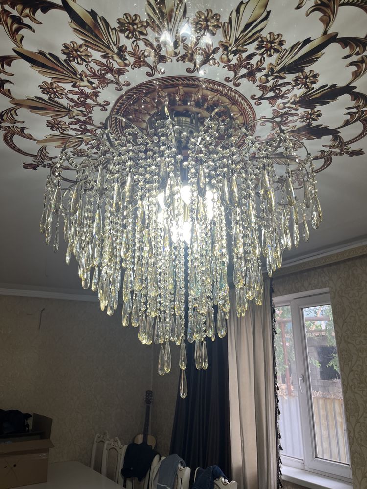 Продам люстру для зала