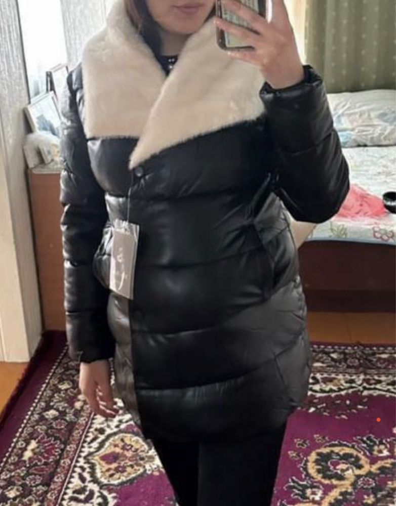 Продам зимнюю куртку, 46 размер, в идеальном состоянии.