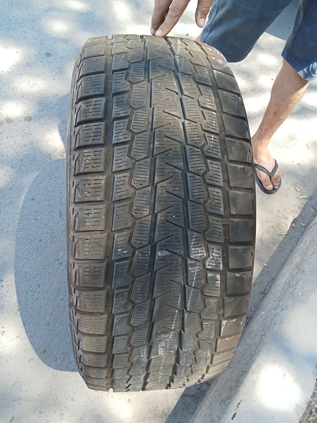Продам шину зимние бу Yokahama 275/50/21