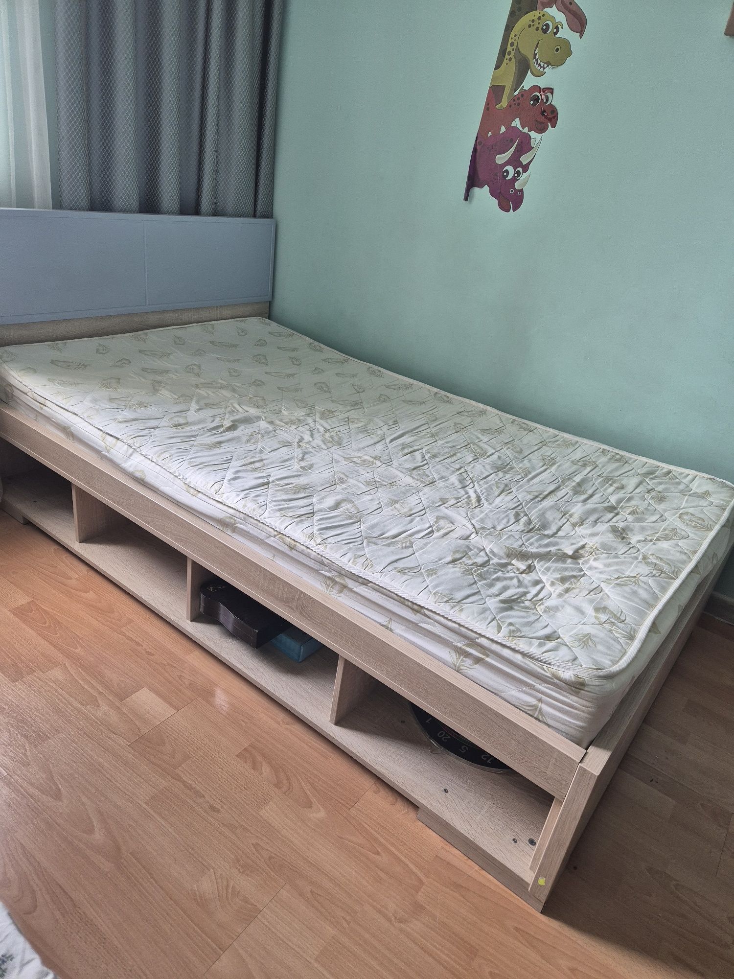 Качественная кровать из чистого дерева
