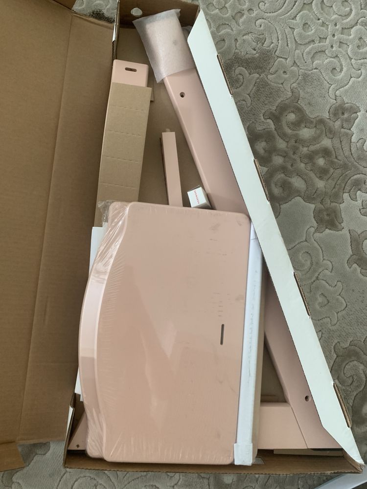 Продам новый растущий стул STOKKE в нежно розовом цвете