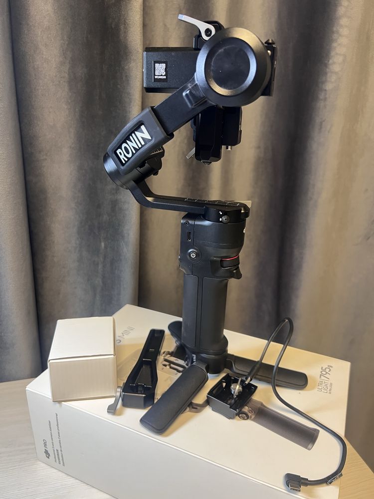 Ручной стабилизатор DJI RS 3 Mini
