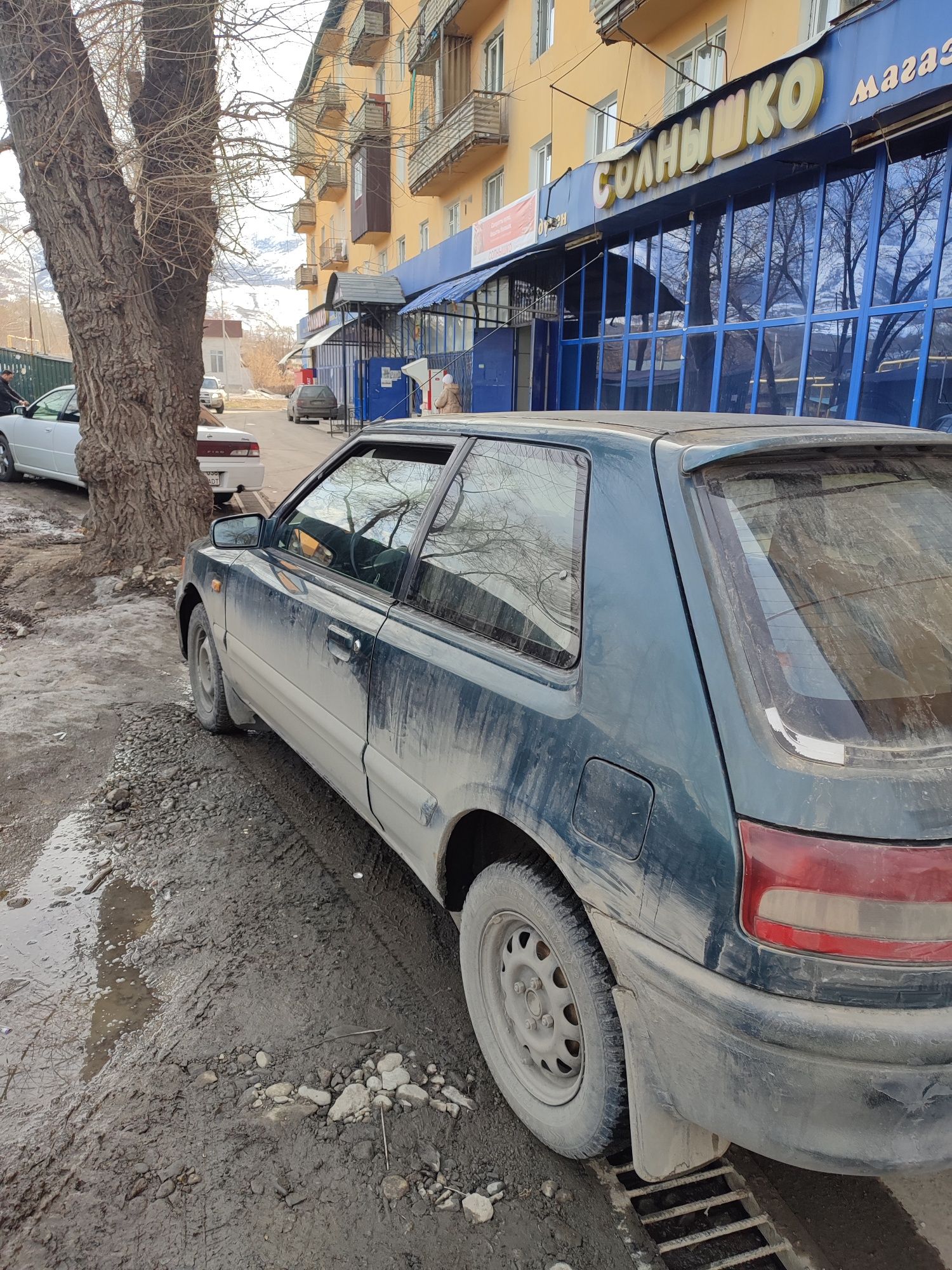 Мазда фамилия 3х дверый