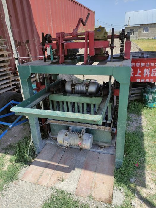 Станок по производству пескоблоков.