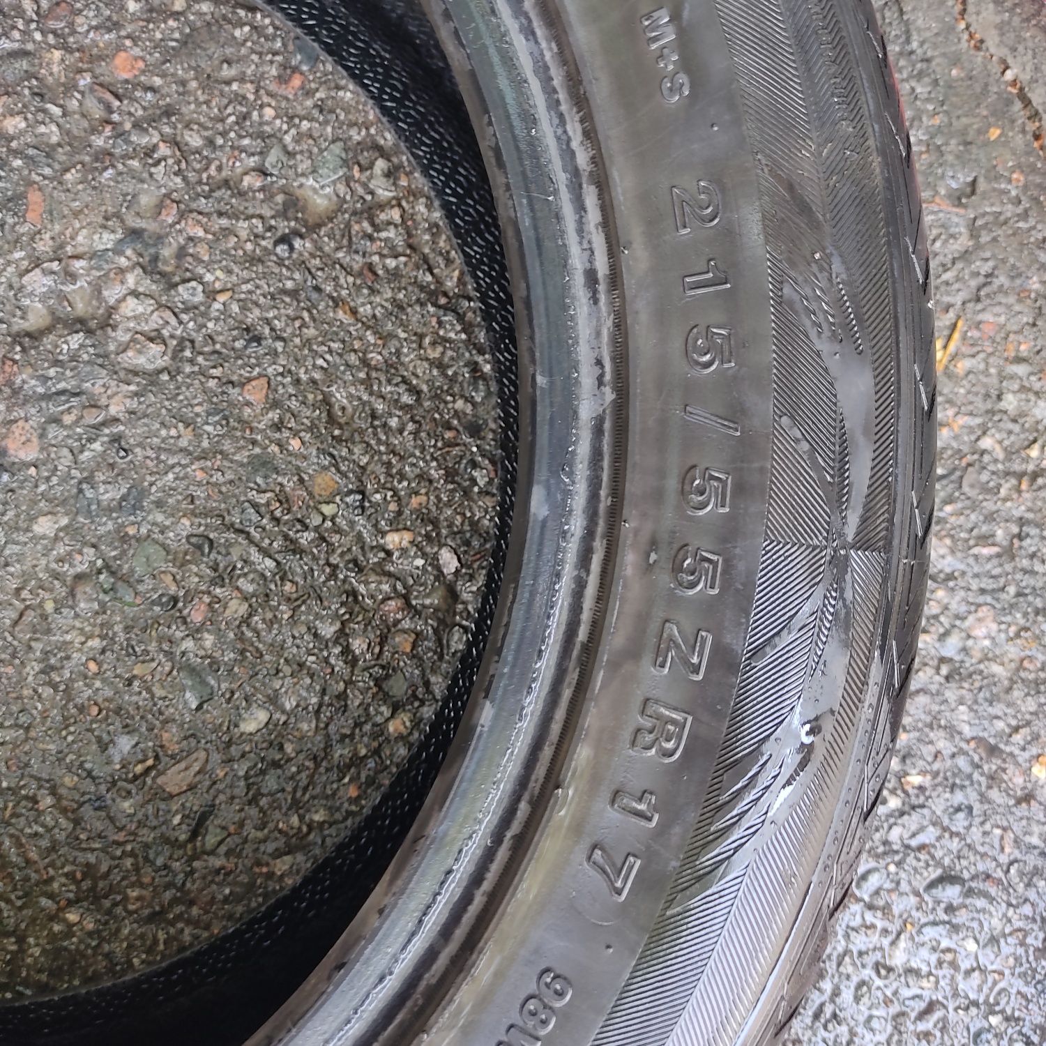 Продам шины б/у 215/55 r 17