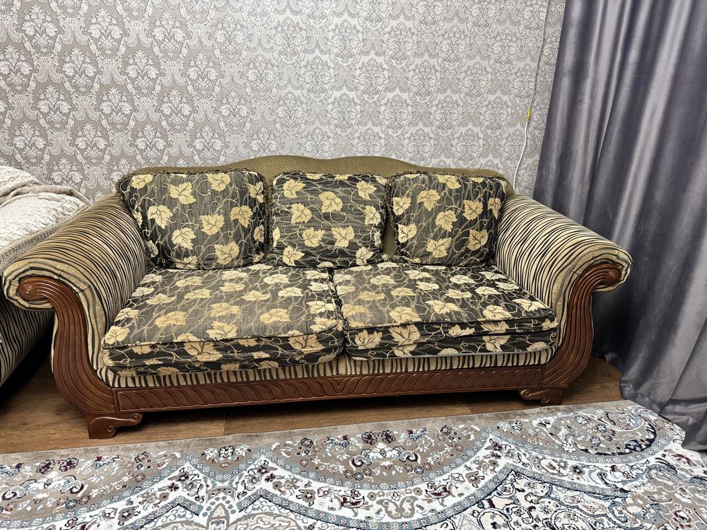 Продам Два диван и один кресло срочно