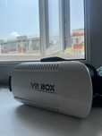 VR BOX без джостиков обычный надо встовлять телефон!