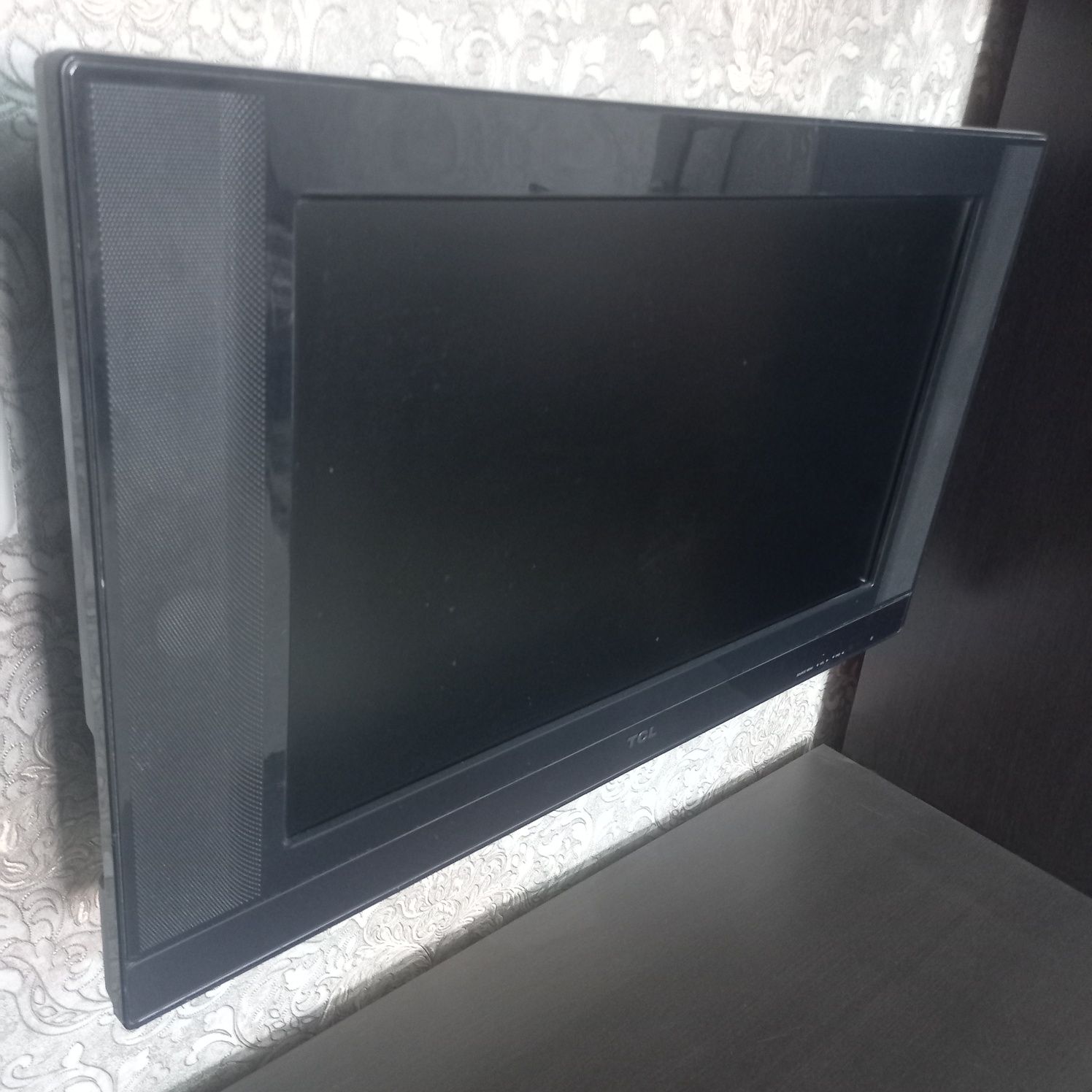 Продам телевизор TCL