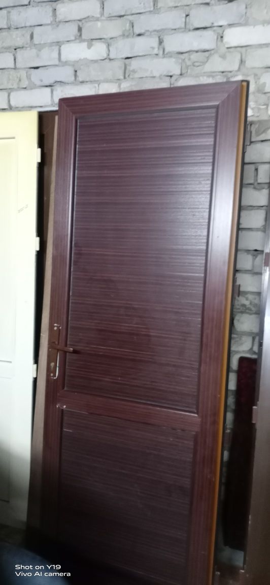 Продам двери,окна,. Б/У. Срочно.
