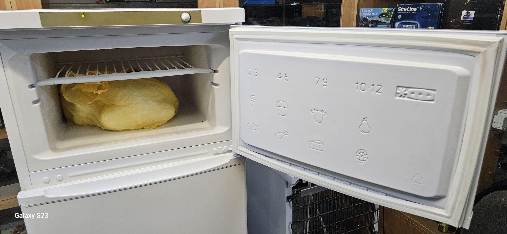 Продам холодильник Indesit