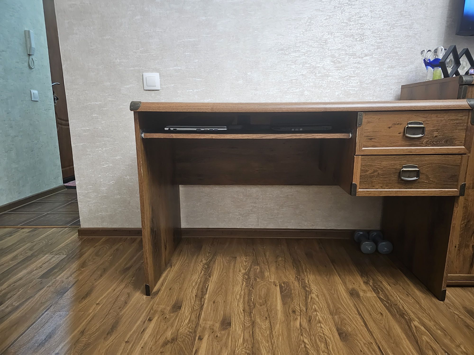 Продам компьютерный стол