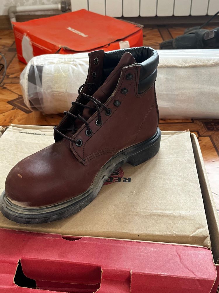 Продам ботинки red wing