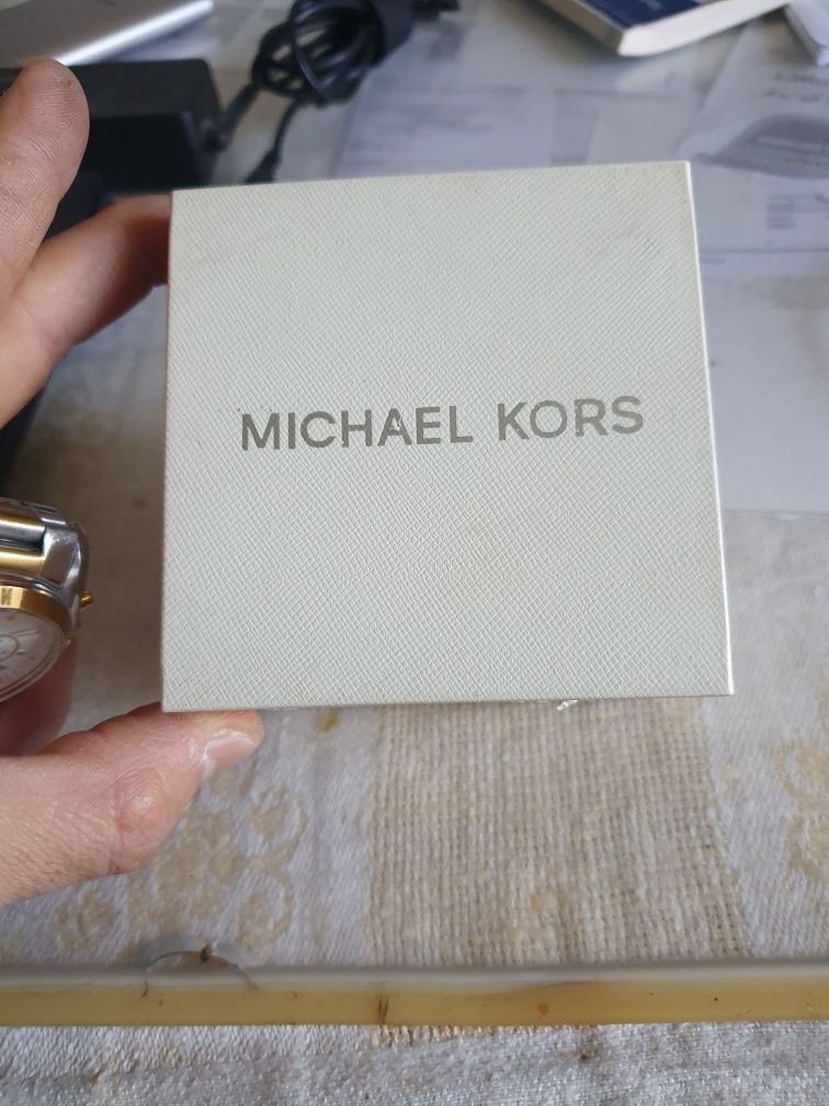 продам часы Michael Kors