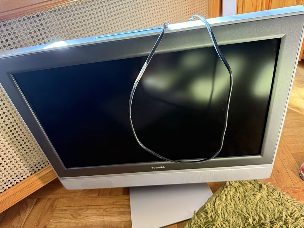 Телевизор Toshiba диагональ 32 на запчасти
