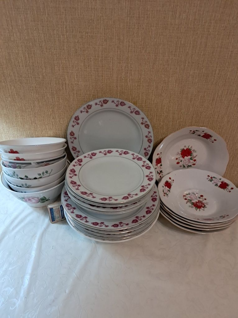 Продам столовый сервиз фарфоровый ГДР на 6 персон.