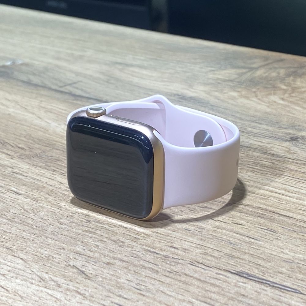 Apple Watch Series 6, 44 mm, Gold, стоит icloud, 9862/A10