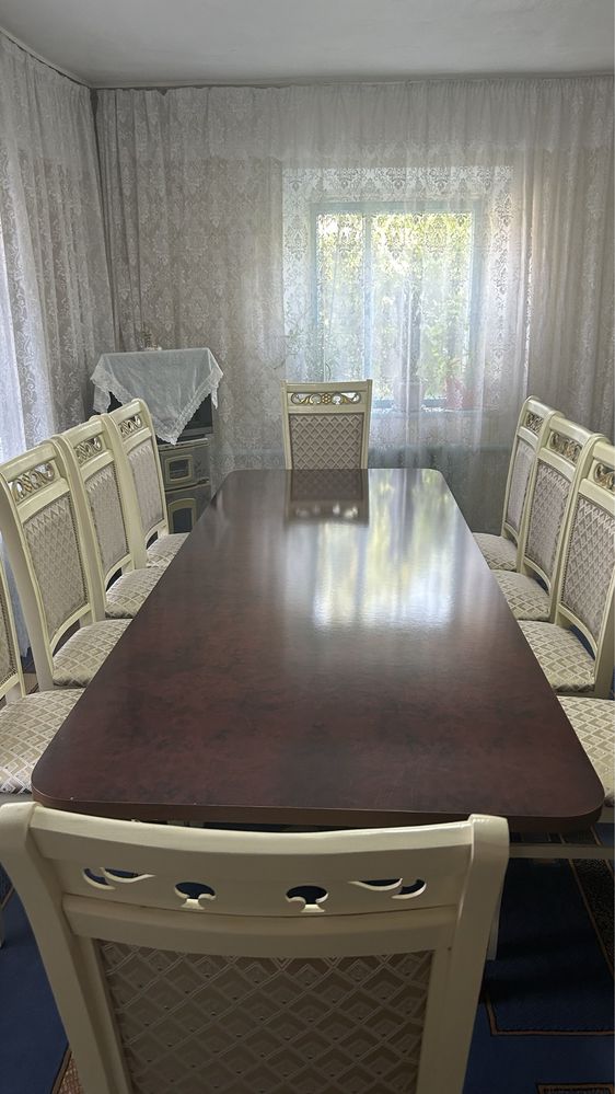Продаю стол с 10 стульями