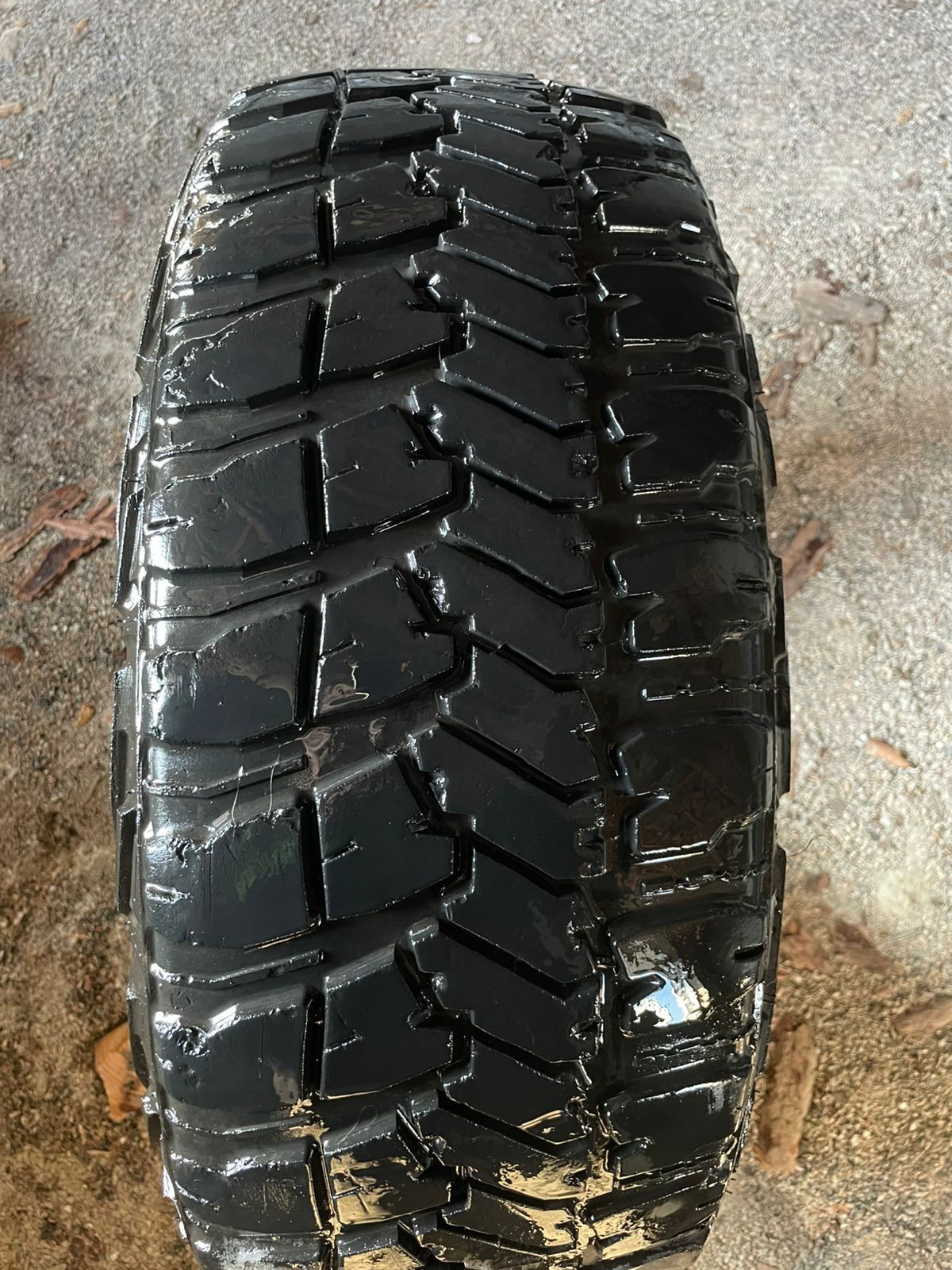 Продам шины грязевые LT275 70 R17
