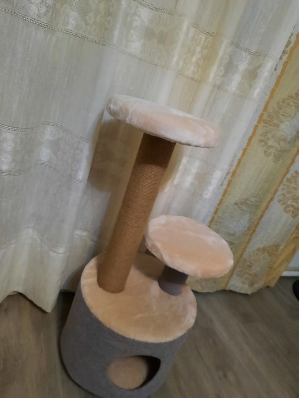 Продаются когтеточки с кошачьими домиками 25к и 45к. 2 размера