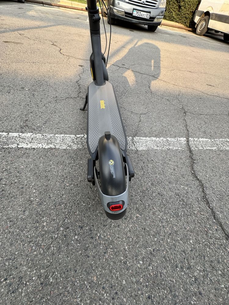 Продам электросамокат Segway kickscooter Ninebot Max G30
