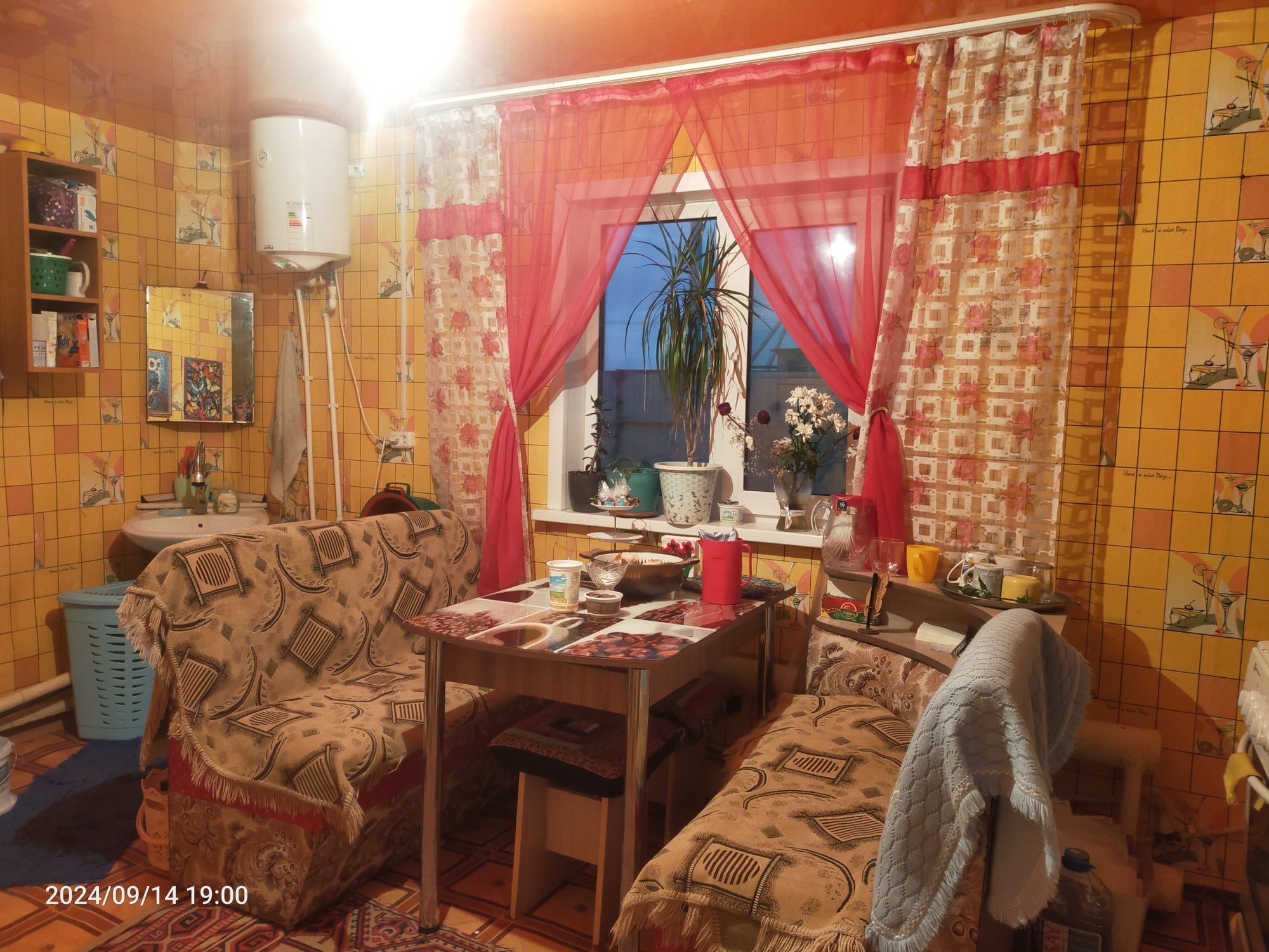 Продам дом барачного типа. Центральное отопление, вода в доме, септик