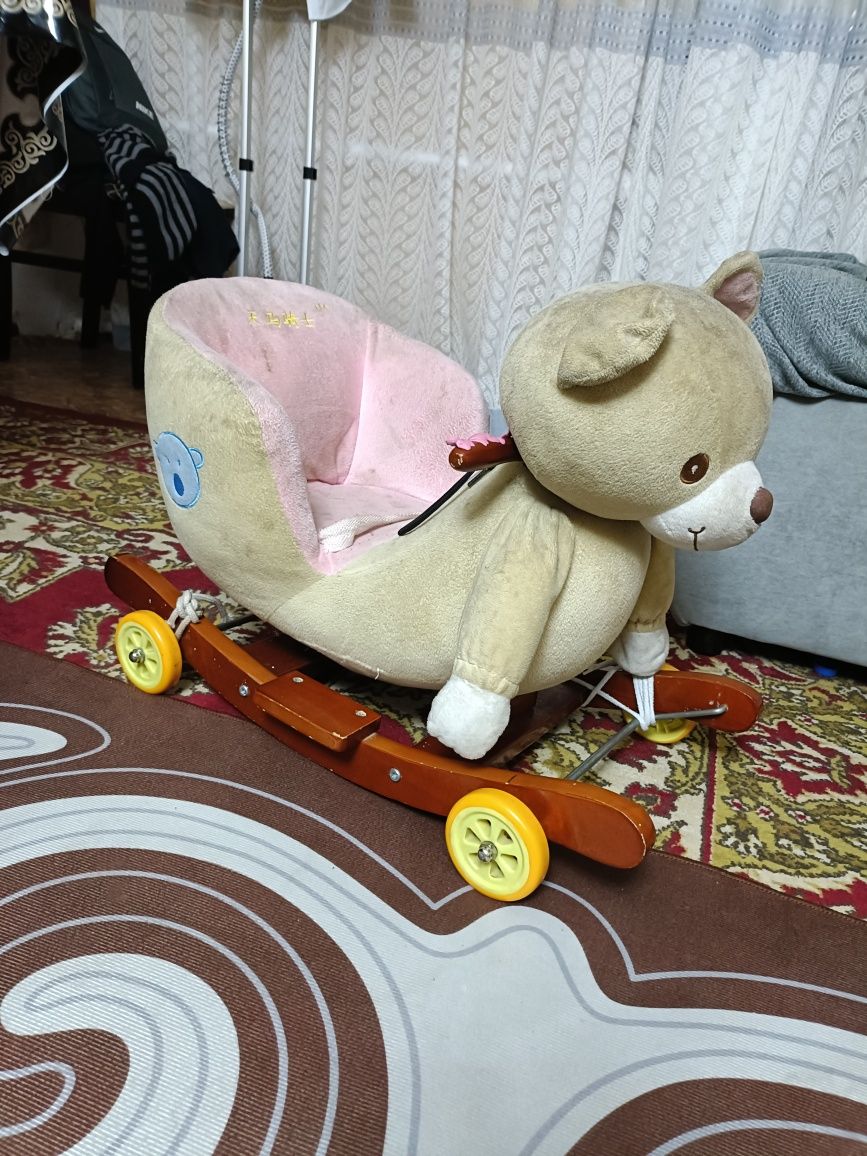 Машинка мишка на колёсах