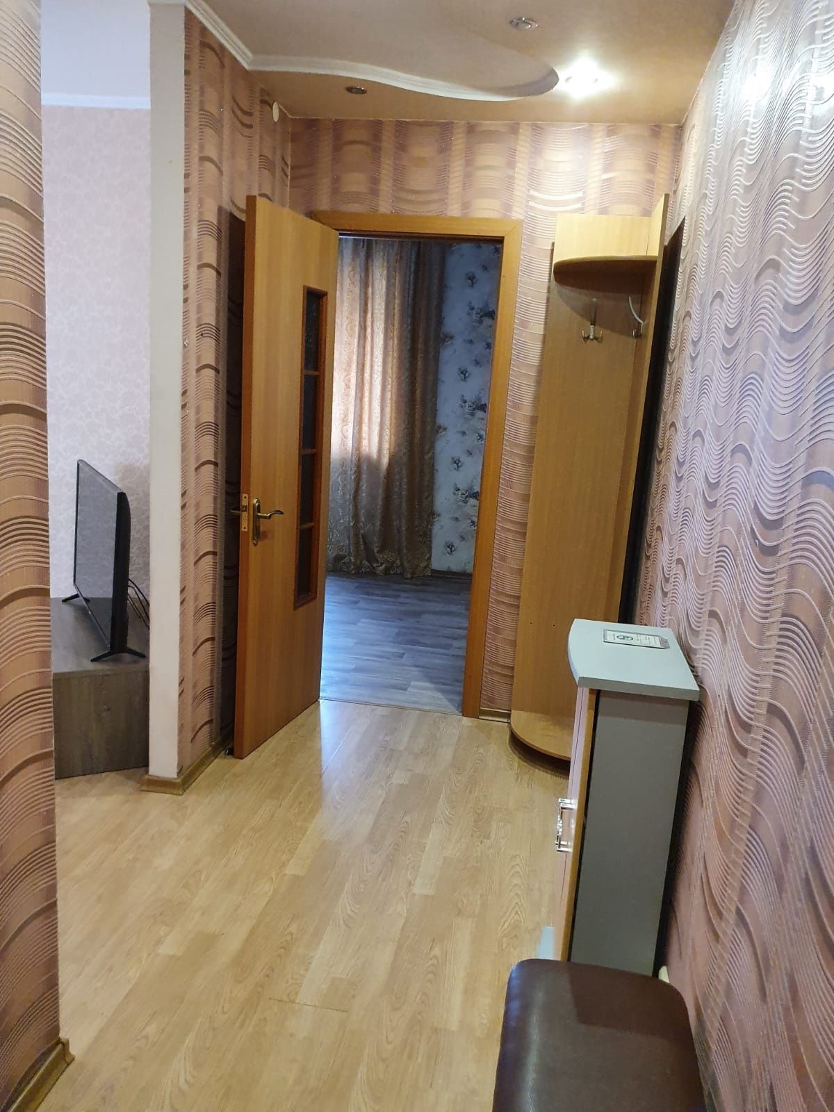 Классная  кв на 45 кв,,для некурящих,час 2000 тг