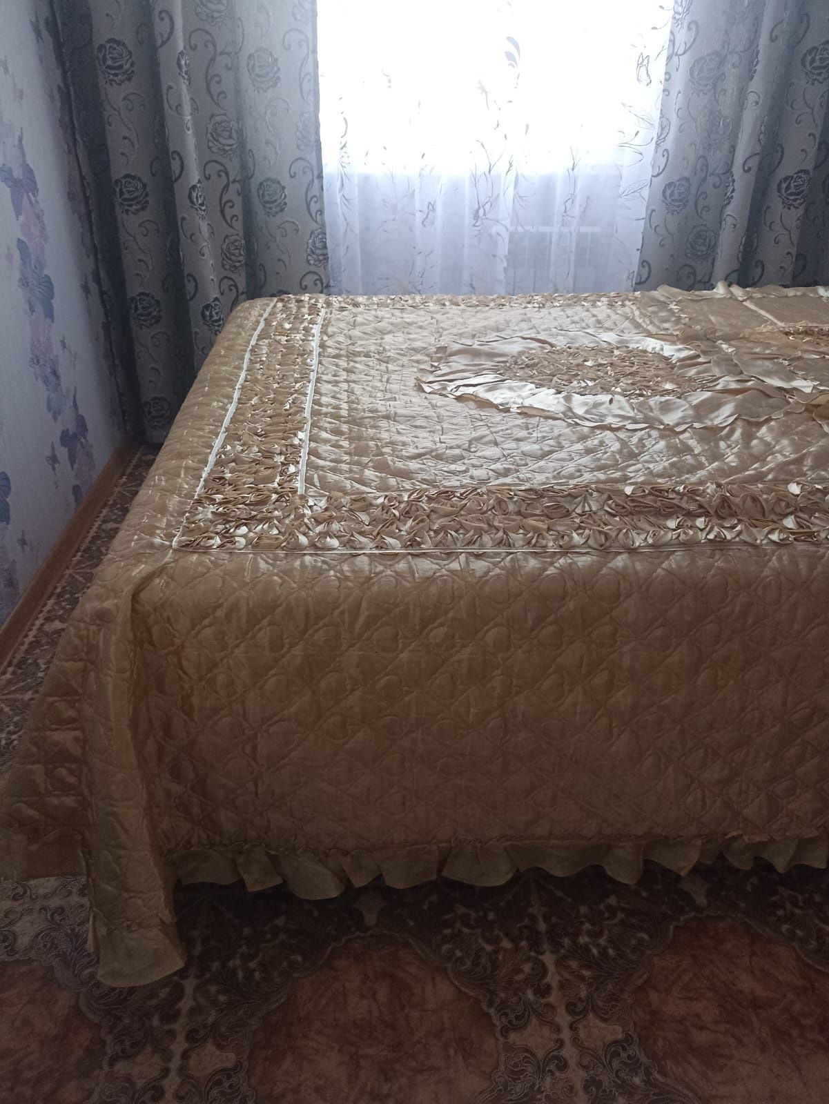 Продам покрывало на 2х спальную кровать
