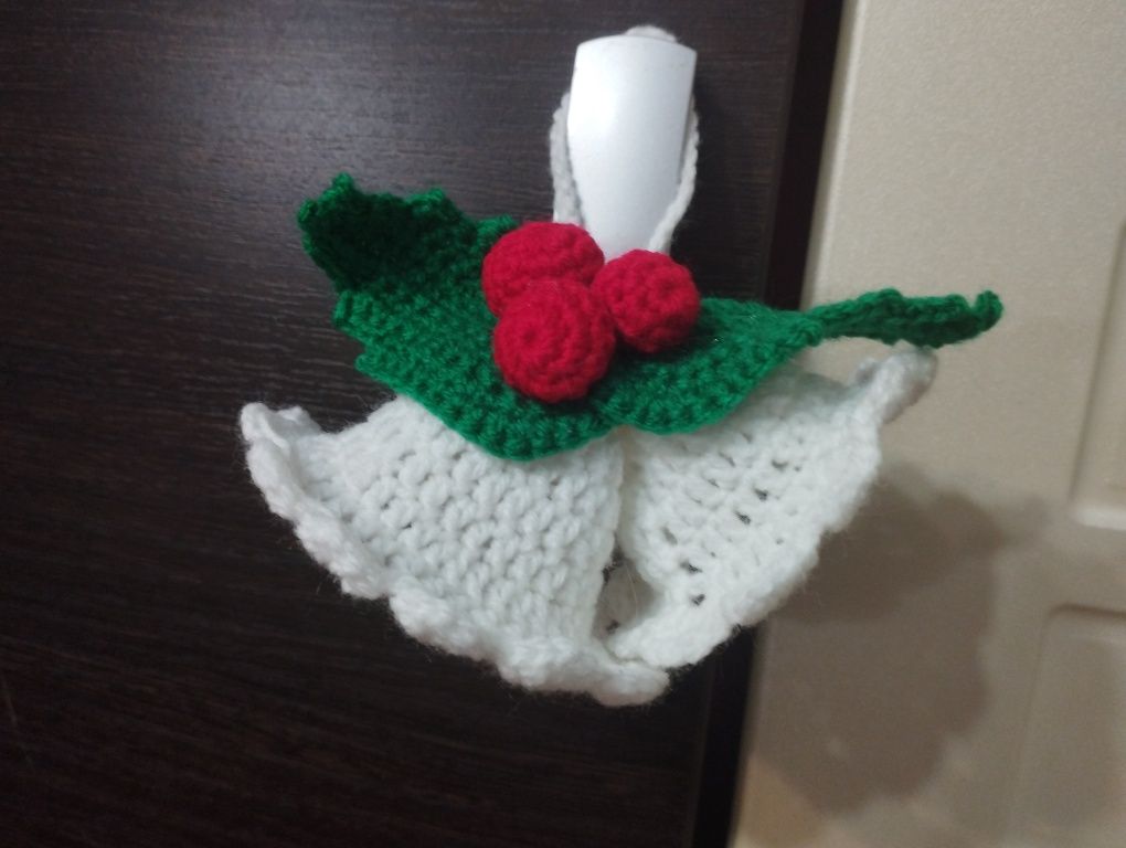 Ёлочные игрушки вязанные колокольчики