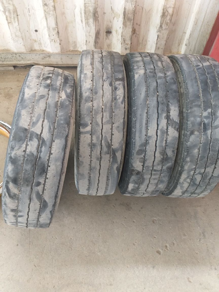 Продам покрышки на тойоту коастер размер 215/70/17,5