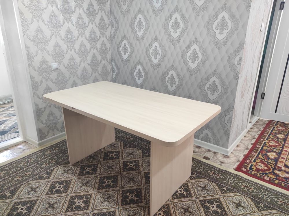 Продаю обеденный стол