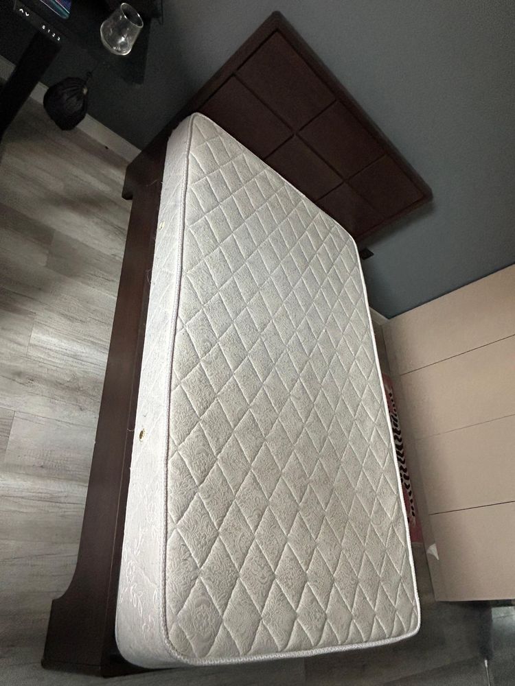 Продам кровать с матрасом