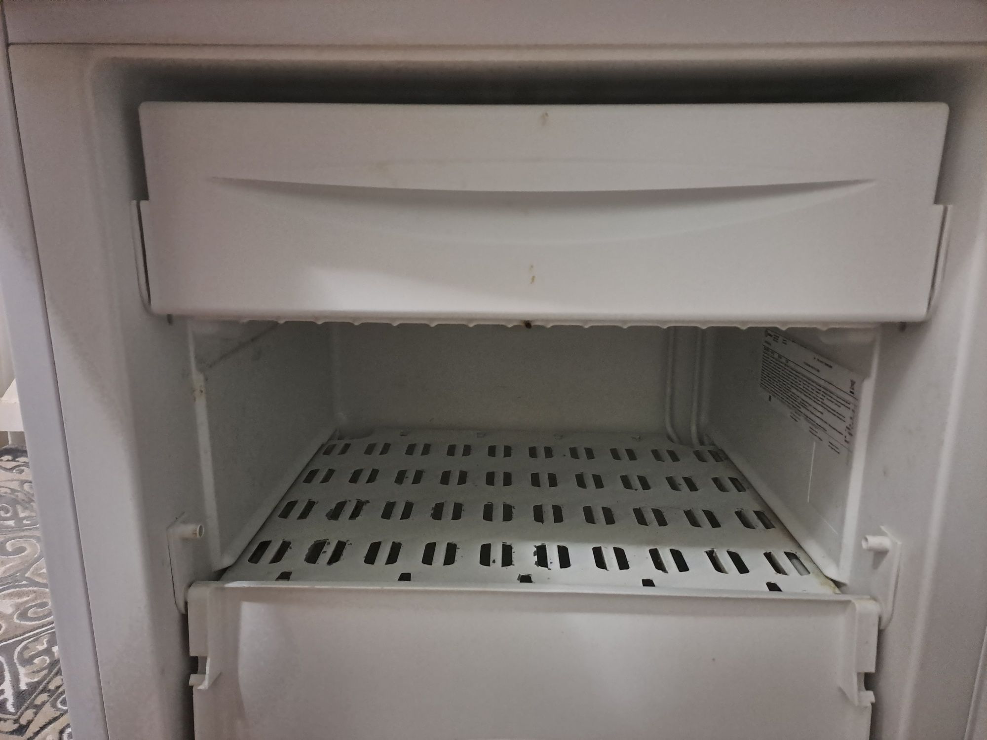Продаётся морозильник Indesit..