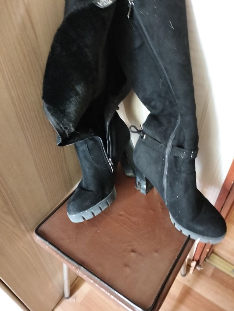 Продам женскую обувь .