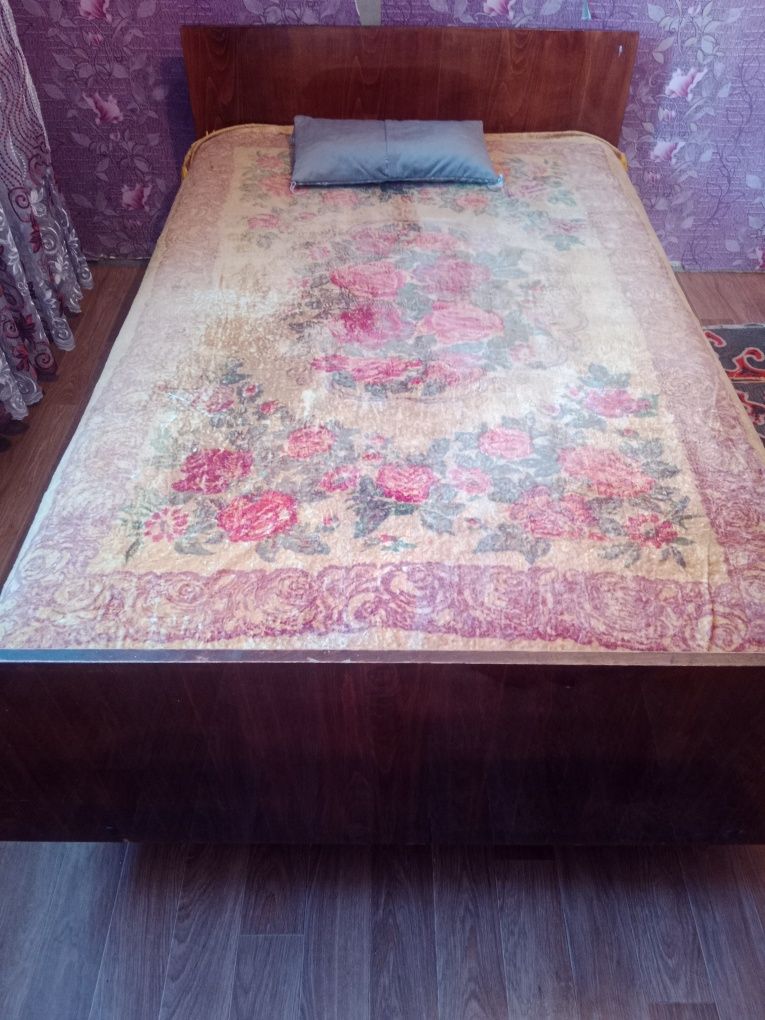 Продам кровать 1,5- спала за 11,200тнг.