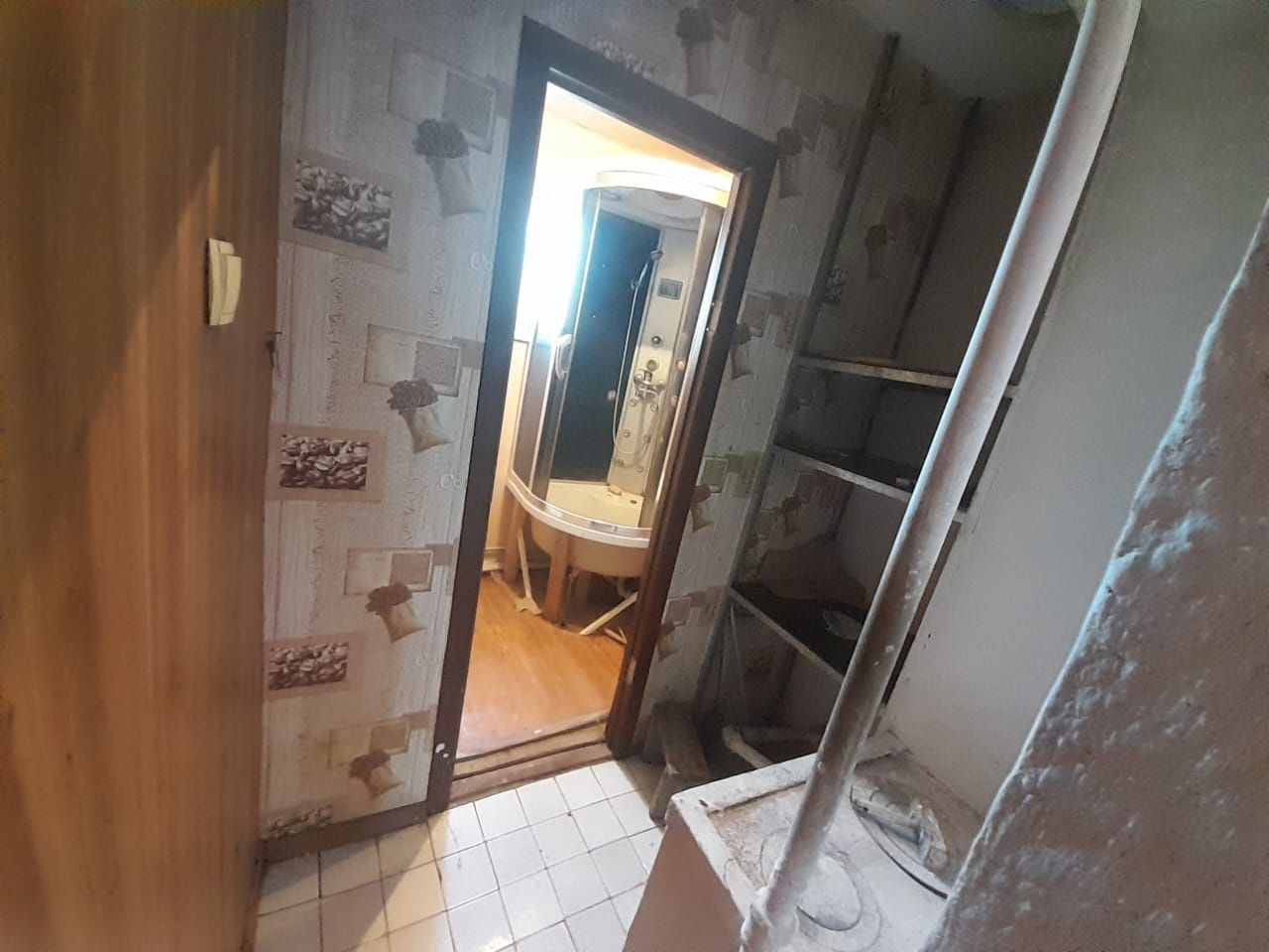 Продам частный дом, участок 10 соток, есть  малина, смородина,