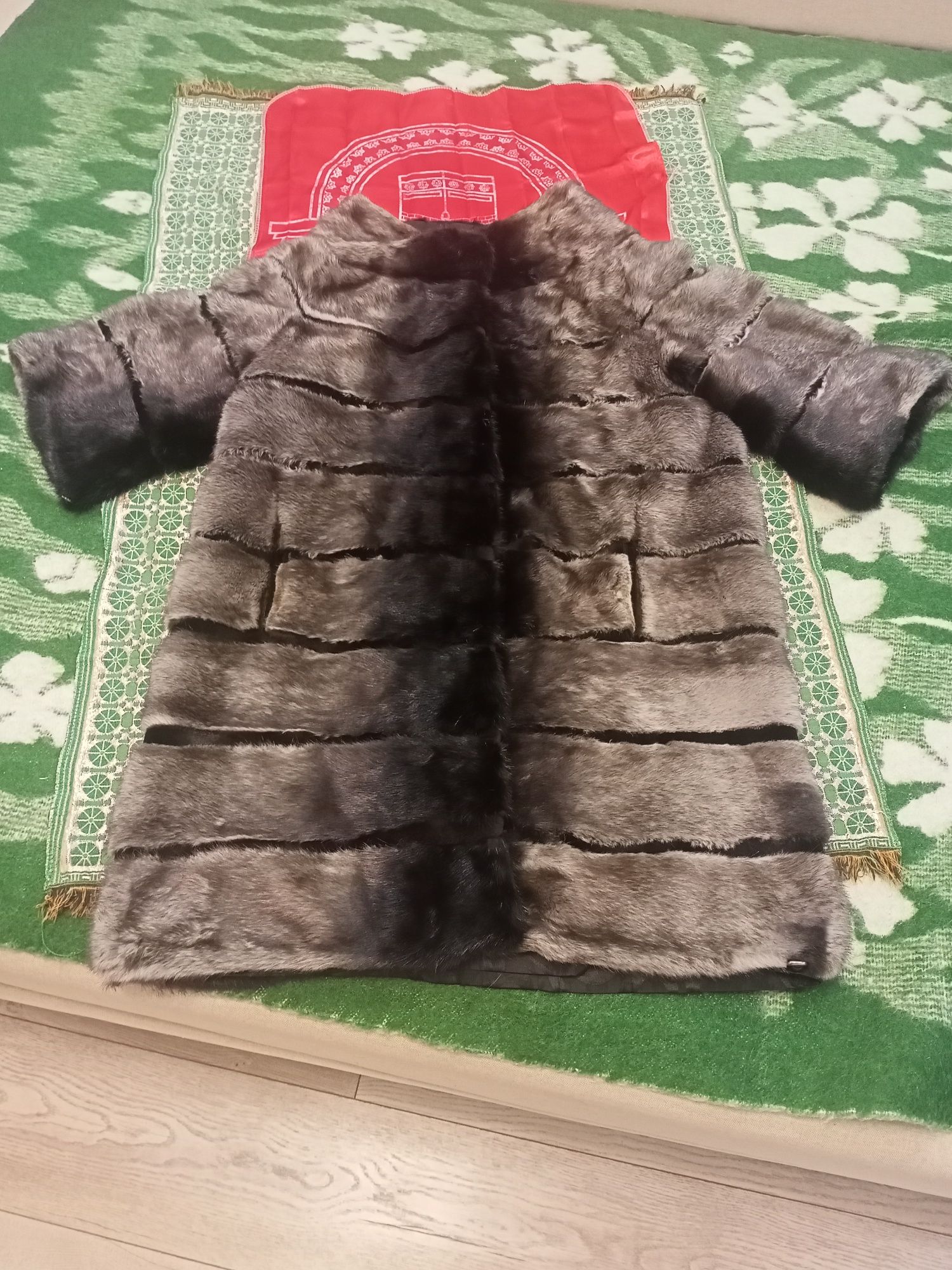 Продам Стильную,Легкую,Теплую , Серо-дымчатую Шубу (Трапеция)