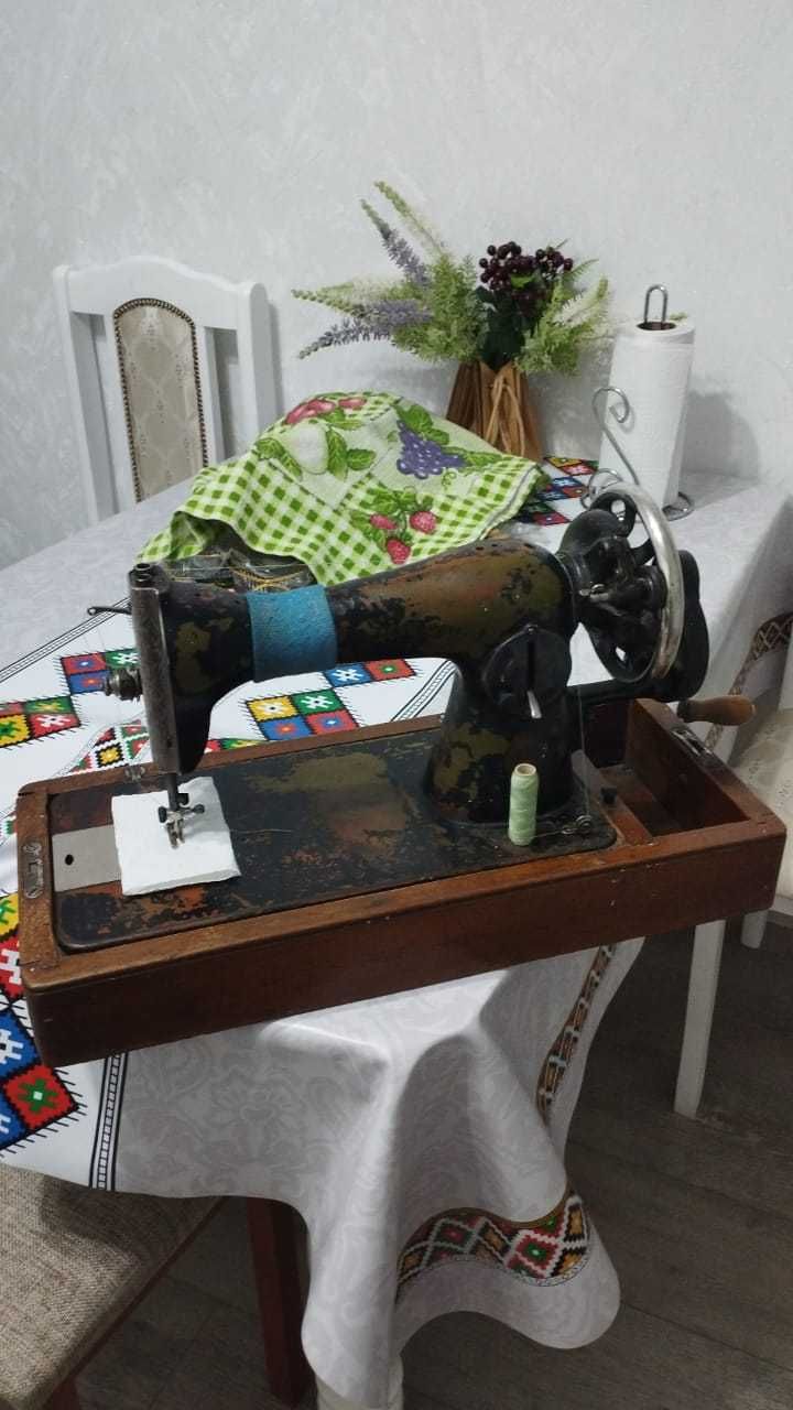 Продам швейную машинку