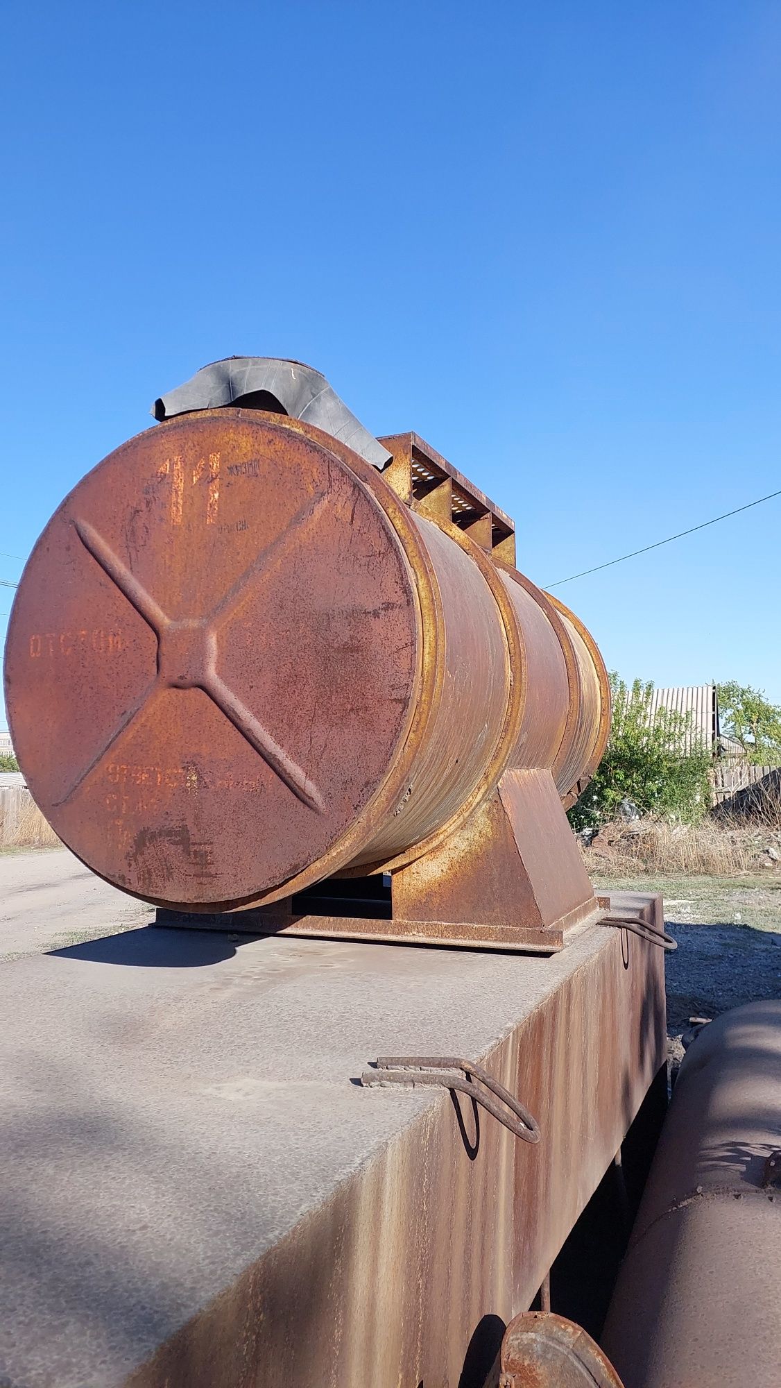 Продам ёмкость бочка 1700 литр