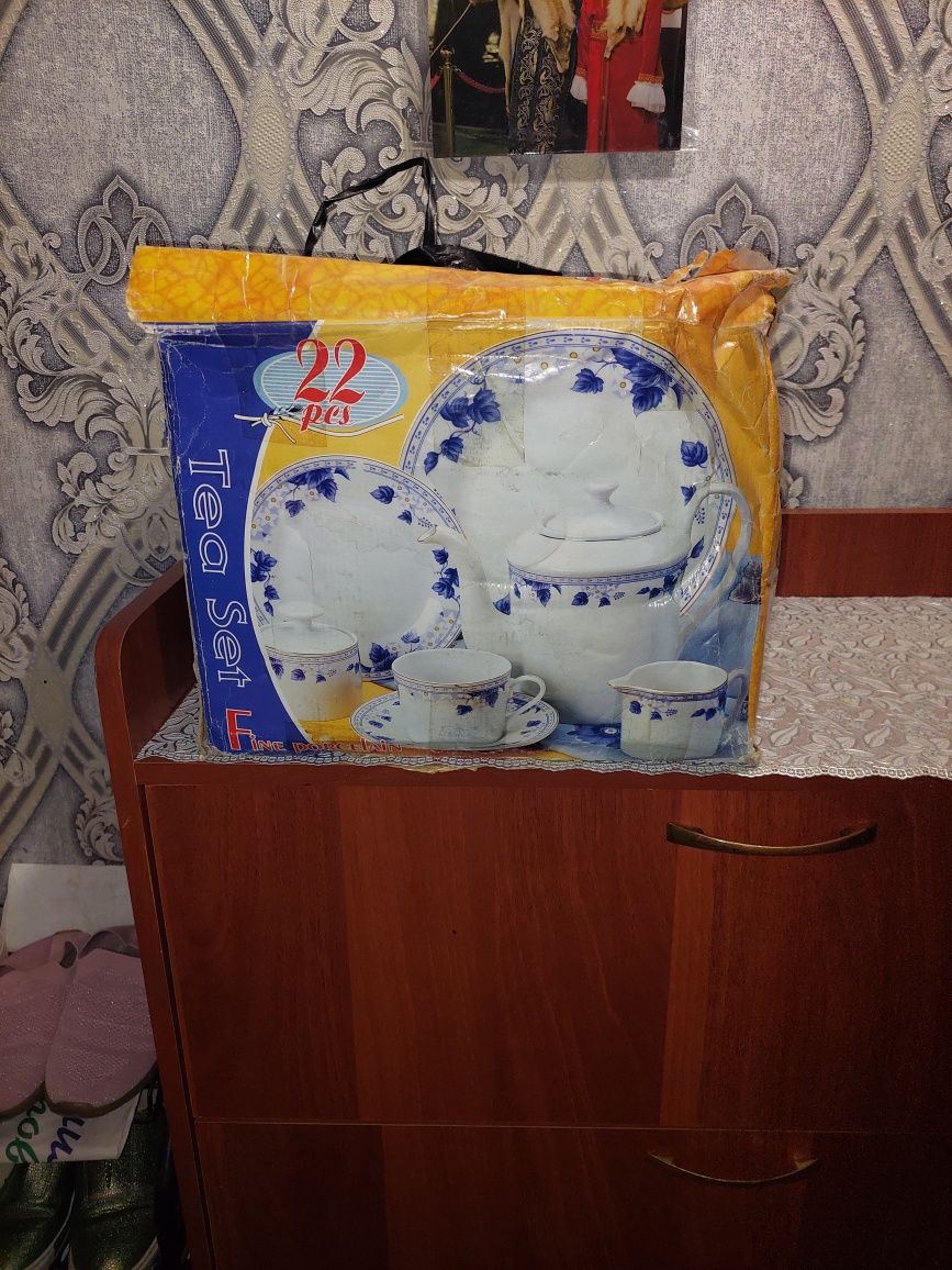 Продаю красивый, новый ,чайный сервиз