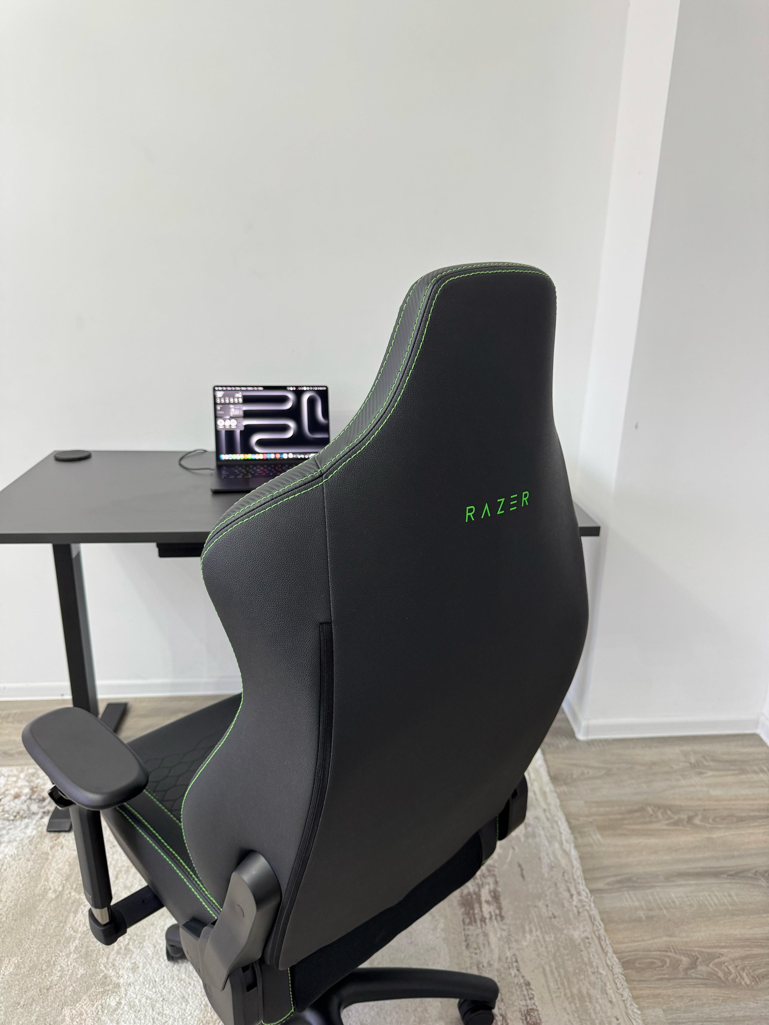 Продам игровое кресло Razer